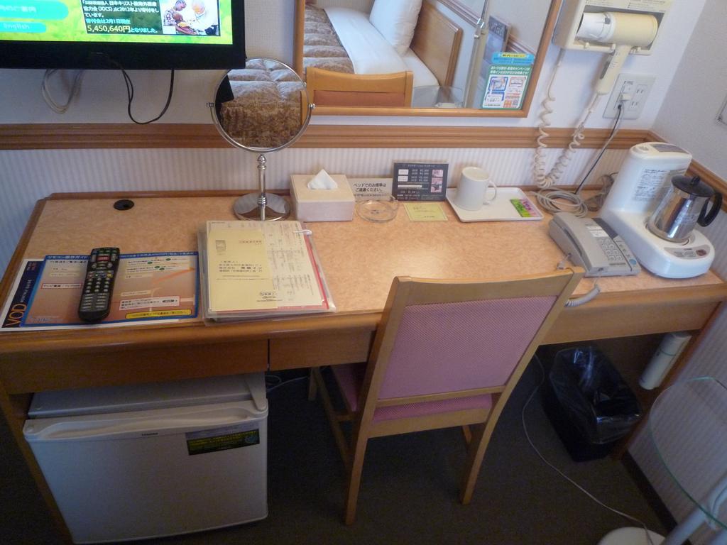 Toyoko Inn Hakata Nishi-Nakasu Fukuoka  Bagian luar foto